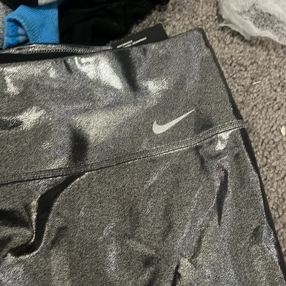 Women brand new Nike biker shorts - Picture 2 of 4